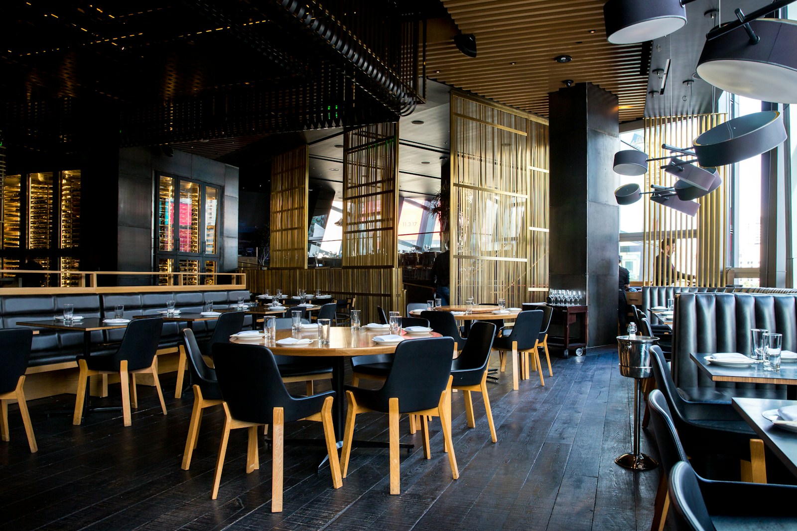 Interior del restaurante La Brasa del Puerto